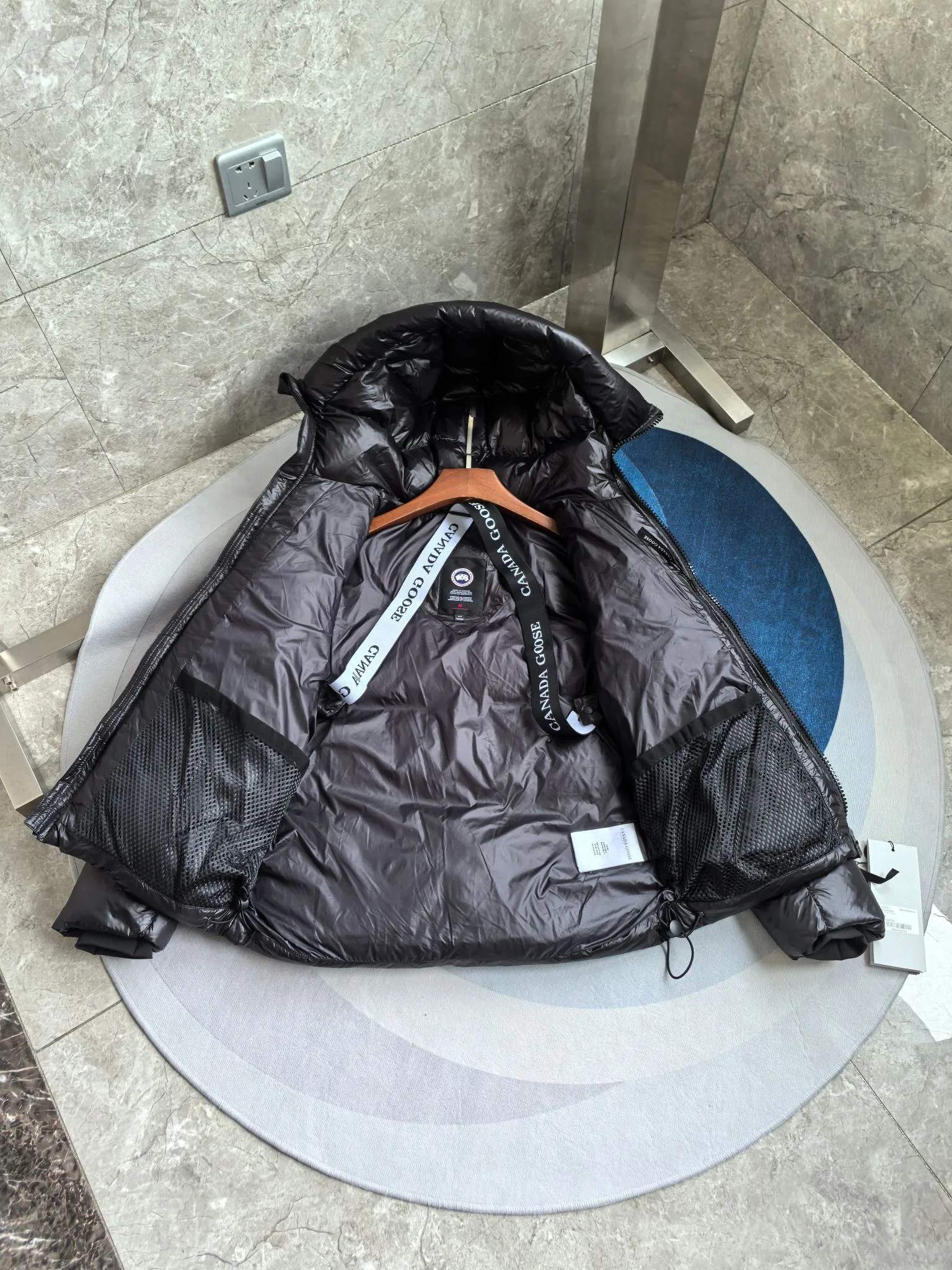 P760 2252M Crofton Puffer Unisex Jacket Down Jacket. Color: black with red label. Size: S M L XL XXL.